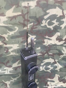 BC-611-F BC-611-F  Il primo Ricetrasmettitore walk talk. WWII Apparati radio