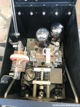 BC-222 BC-222  Ricetrasmettitore spalleggiabile del 1941 WW2  Frequenza operativa da 27,7 - 52,2  Mhz in AM Apparati radio