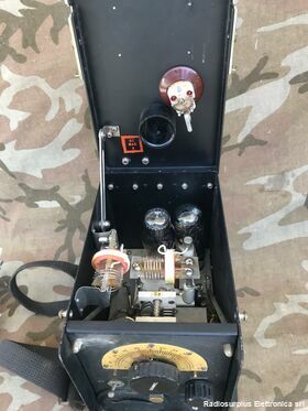 BC-222 BC-222  Ricetrasmettitore spalleggiabile del 1941 WW2  Frequenza operativa da 27,7 - 52,2  Mhz in AM Apparati radio