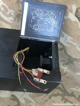 BC-1066-B BC-1066-B  Ricevitore per testare i transponder IFF, serviva per l'identificazione degli aeromobili amici.  Utilizza due bande I Band e G Band 400 - 450 Mhz Apparati radio