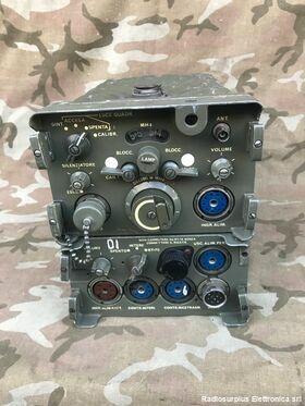 RT-70/GRC + AM-65/GRC  RT-70/GRC + AM-65/GRC  Ricetrasmettitore in sintonia continua da 47 a 58  Mhz in FM Apparati radio