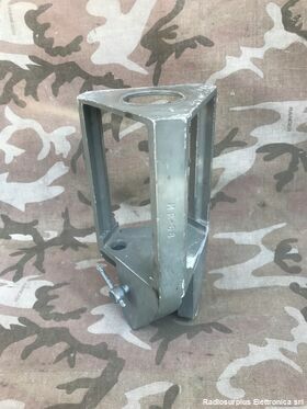 MP68 MP68  Testa d'albero per montaggio antenne a pigna Accessori per apparati radio Militari