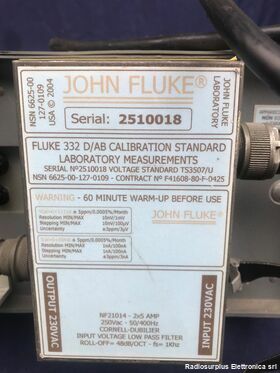 FLUKE 332D/AB FLUKE 332D/AB  Generatore e calibratore di tensioni continue da 0 - 1111 Volt Strumenti