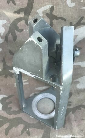 MP68 MP68  Testa d'albero per montaggio antenne a pigna Accessori per apparati radio Militari